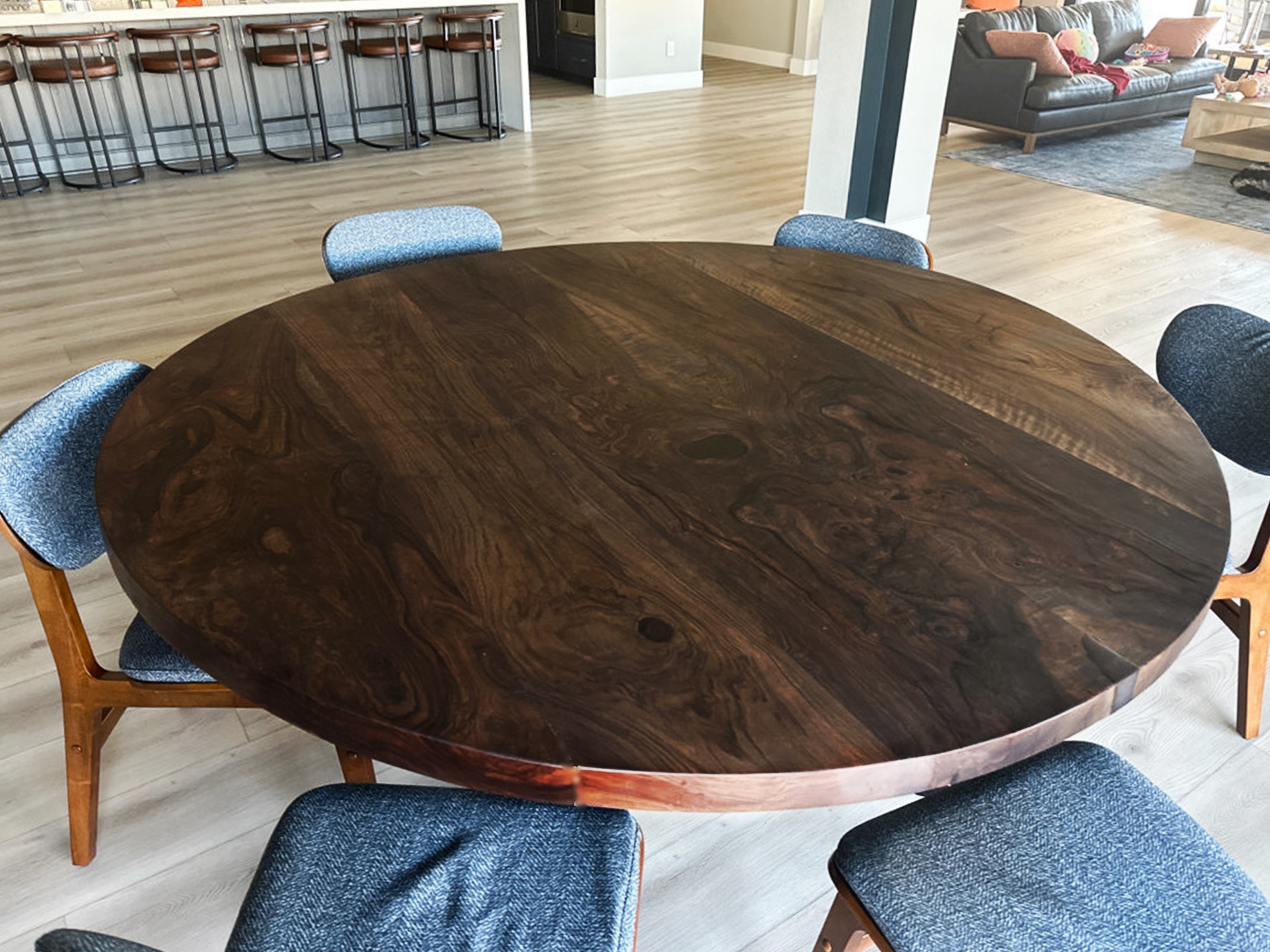 ROUND WALNUT TABLE PHI