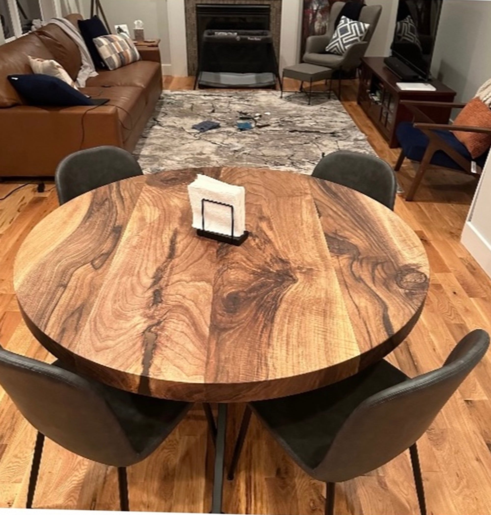 ROUND WALNUT TABLE PHI