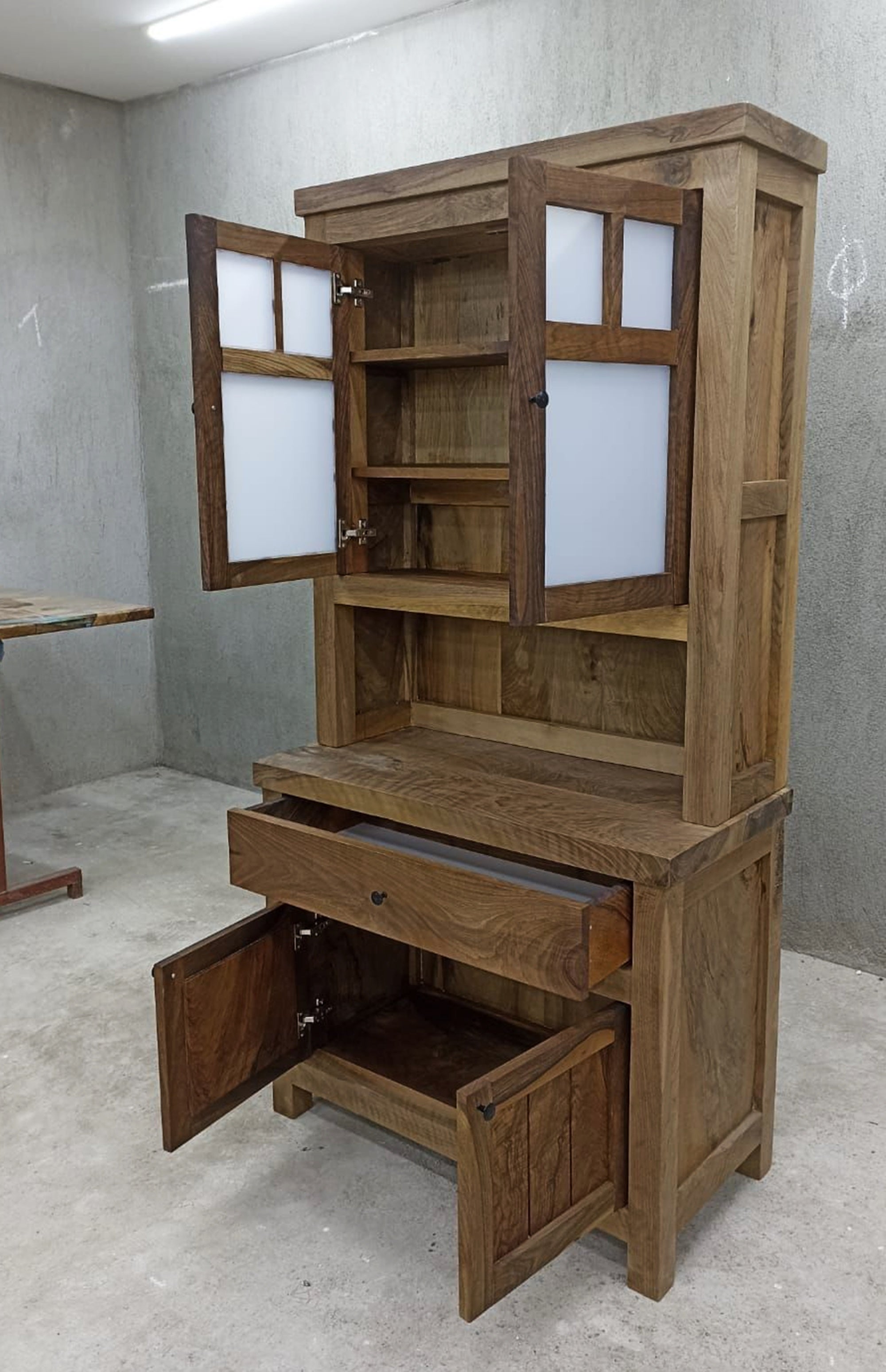 Buffet cabinet hutch